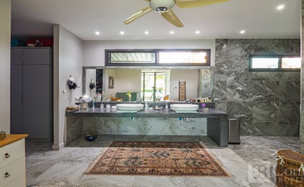 beachside-villa-for-sale-koh-samui-big-garden