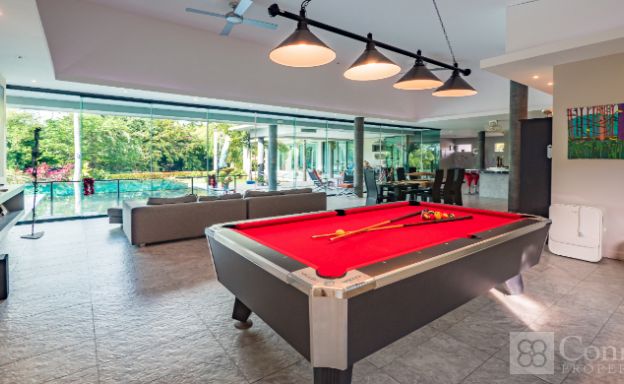 beachside-villa-for-sale-koh-samui-big-garden