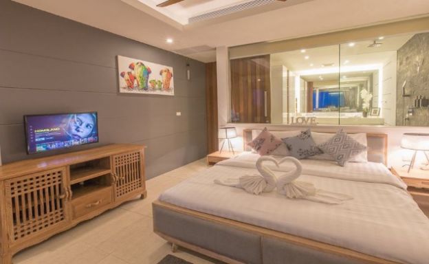This stylish contemporary Luxury Villa for sale in Koh Samui is situated in a prime part of the Chaweng hillside.
