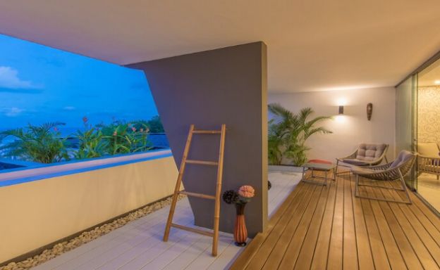 This stylish contemporary Luxury Villa for sale in Koh Samui is situated in a prime part of the Chaweng hillside.