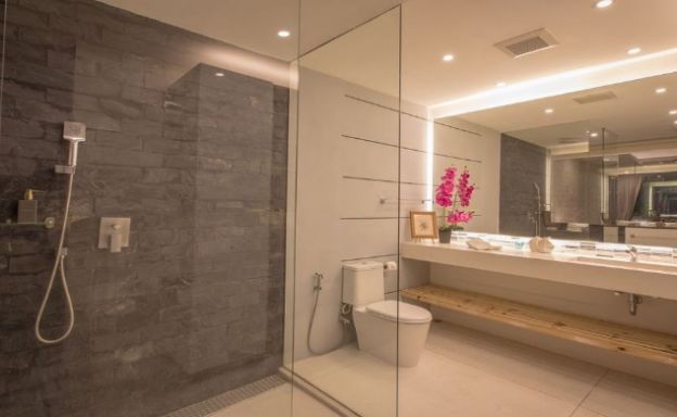 This stylish contemporary Luxury Villa for sale in Koh Samui is situated in a prime part of the Chaweng hillside.