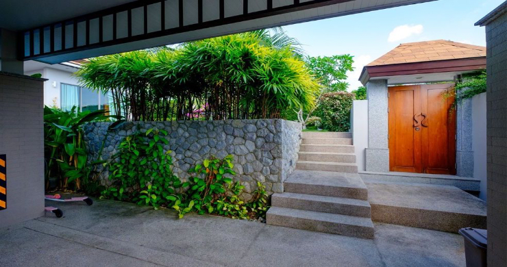 large-garden-villa-for-sale-phuket-13