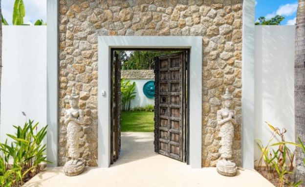 koh-samui-3+1-bedroom-bali-pool-villa-in-maenam