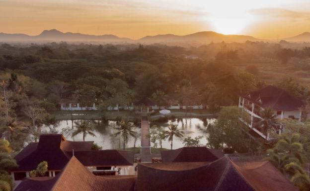 mansion-with-lake-view-for-sale-hua-hin