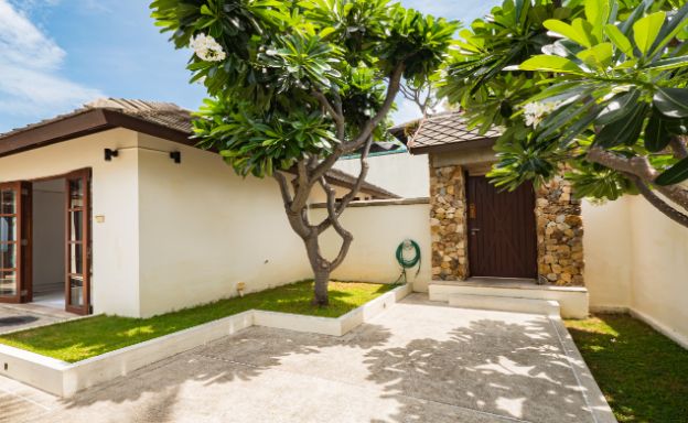 koh-samui-beachside-villa-for-sale-choeng-mon