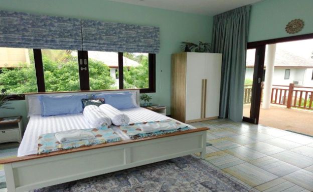 koh-samui-villa-for-sale-large-garden-maenam-3
