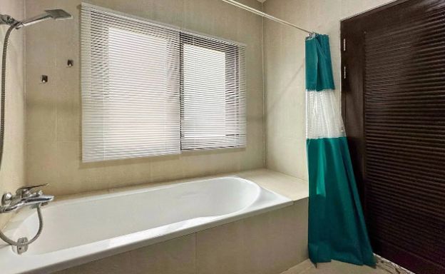 koh-samui-villa-for-sale-large-garden-maenam-3