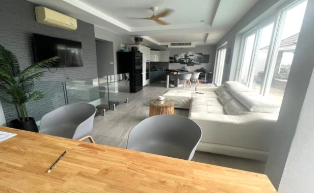 Modern 3 Bedroom Sea View Villa in Chaweng Hills