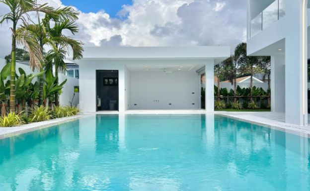 Stylish 4 Bedroom Luxury Pool Villa for Sale in Lamai