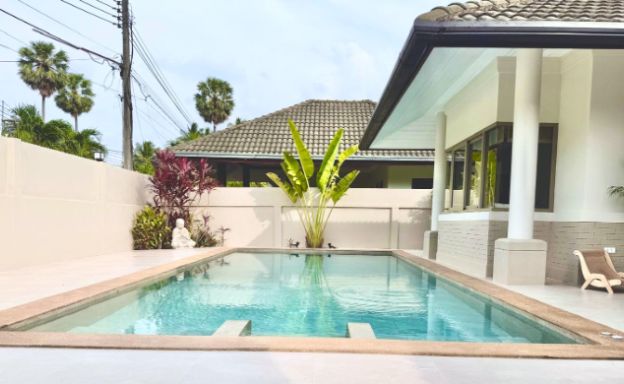 Tropical 3 Bed Private Pool Villa for Sale in Lipa Noi