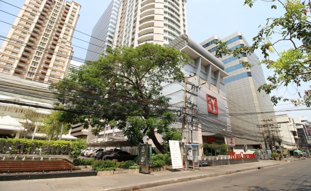 Bangkok Penthouse Condo with Private Pool