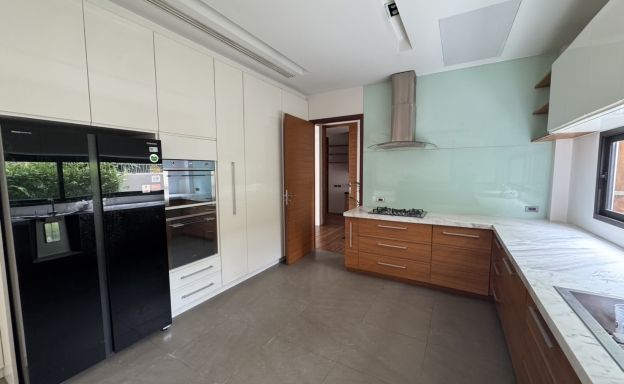 Luxury House with Private Swimming Pool for Sale on Sukhumvit 71