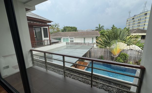 Luxury House with Private Swimming Pool for Sale on Sukhumvit 71