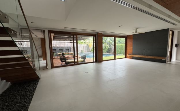 Luxury House with Private Swimming Pool for Sale on Sukhumvit 71