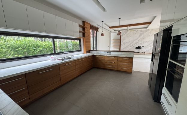 Luxury House with Private Swimming Pool for Sale on Sukhumvit 71