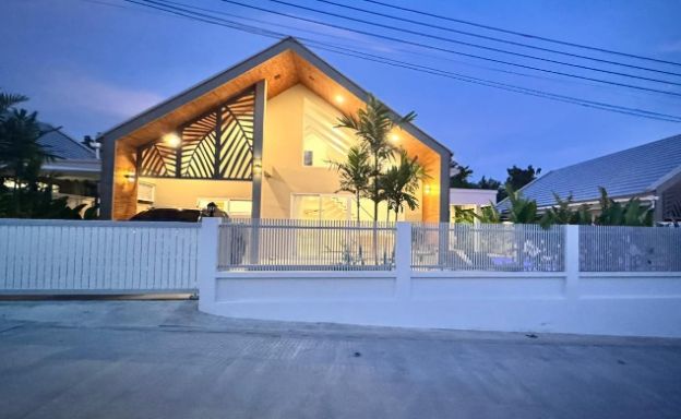 4-bedroom-pool-villa-for-sale-chaweng-koh-samui