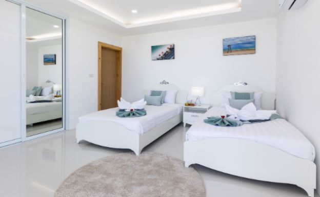 4-bedroom-koh-samui-villa-for-sale-chaweng-noi