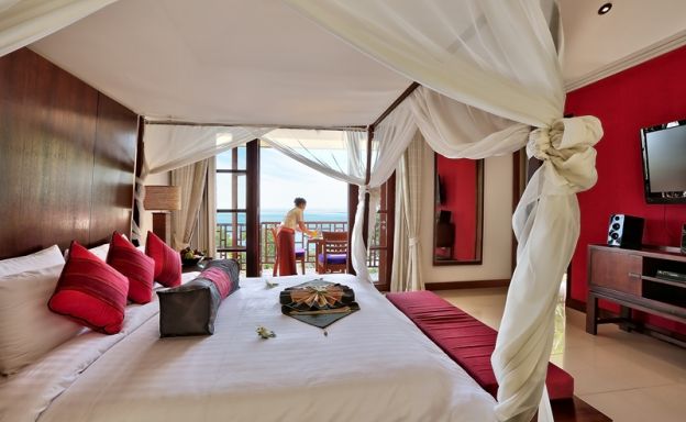 Beautiful 4 Bedroom Beachfront Villa in Choeng Mon