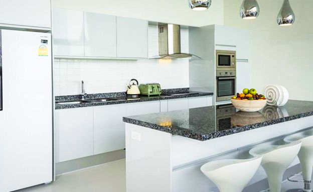 New Modern 3-4 Bedroom Luxury Pool Villas in Maenam