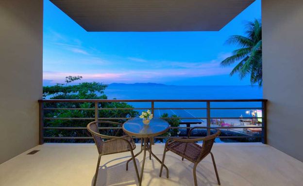 Unique Design 3 Bedroom Beachfront Villa in Maenam