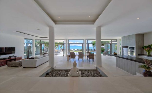 Unique Design 3 Bedroom Beachfront Villa in Maenam