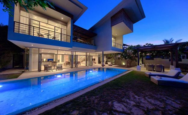 Unique Design 3 Bedroom Beachfront Villa in Maenam