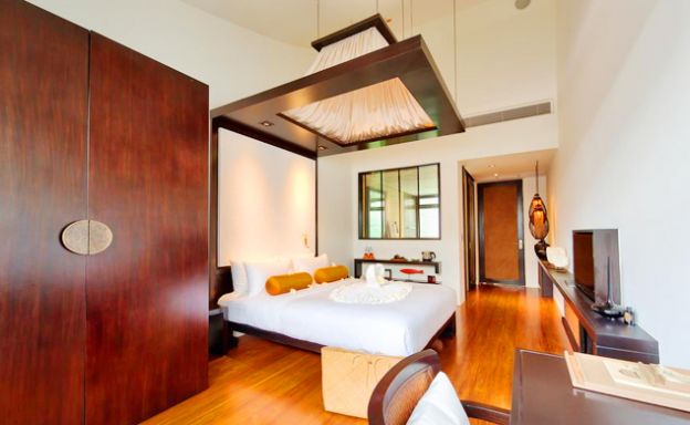 Beachfront 5 Bedroom Villa in Resort in Hua Thanon