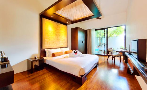 Beachfront 5 Bedroom Villa in Resort in Hua Thanon