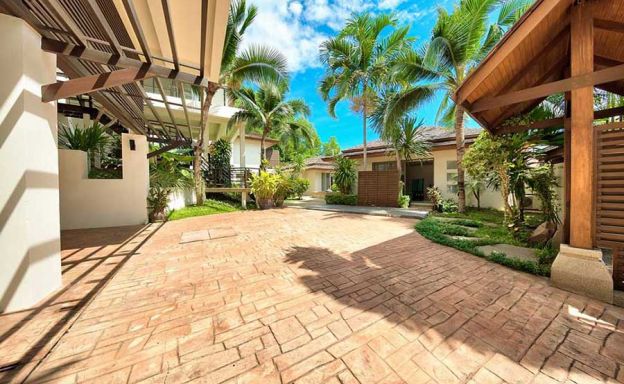 4 Bedroom Beachfront Pool Villa by Fisherman's Village