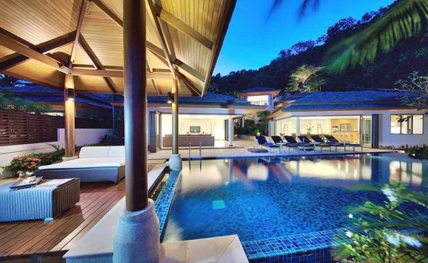 4 Bedroom Beachfront Pool Villa by Fisherman's Village