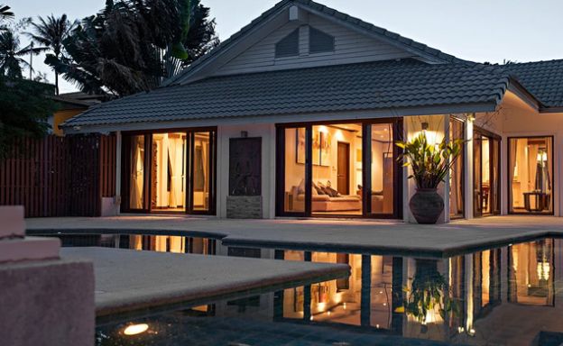 4 Bedroom Beachfront Pool Villa in Hua Thanon
