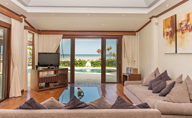 4 Bedroom Beachfront Pool Villa in Hua Thanon