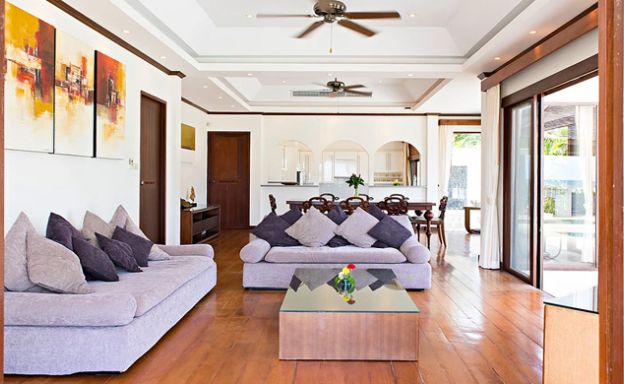 4 Bedroom Beachfront Pool Villa in Hua Thanon