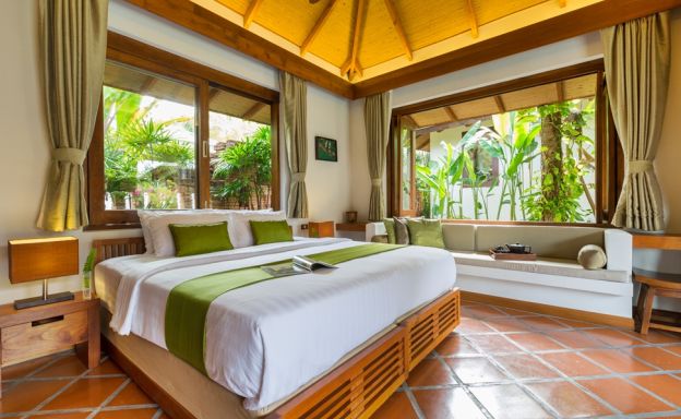 Beautiful Beachfront Tropical Pool Villa in Plai Laem