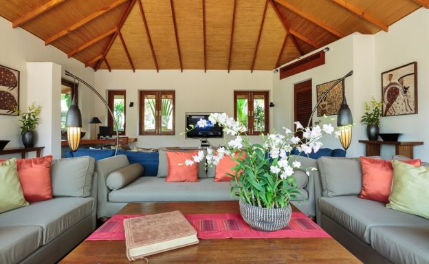 Beautiful Beachfront Tropical Pool Villa in Plai Laem