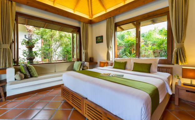 Beautiful Beachfront Tropical Pool Villa in Plai Laem