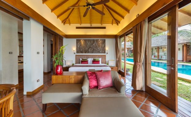 Beautiful Beachfront Tropical Pool Villa in Plai Laem