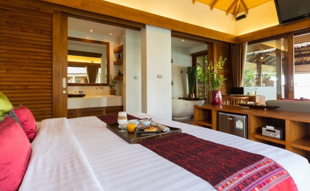 Beautiful Beachfront Tropical Pool Villa in Plai Laem
