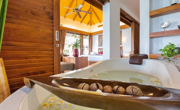 Beautiful Beachfront Tropical Pool Villa in Plai Laem