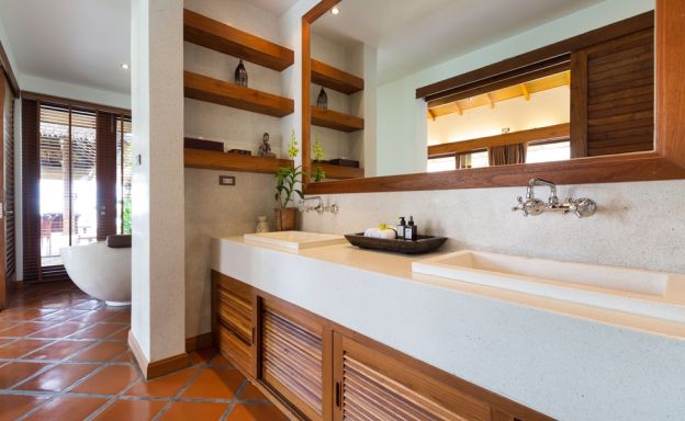 Beautiful Beachfront Tropical Pool Villa in Plai Laem