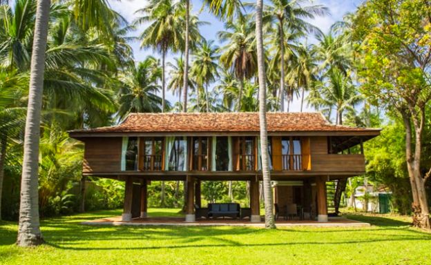 Spectacular Beachfront Pool Villa for Rent in Laem Sor