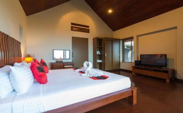 Reduced by 502K USD! Chaweng Noi 5-Bed Luxury Villa