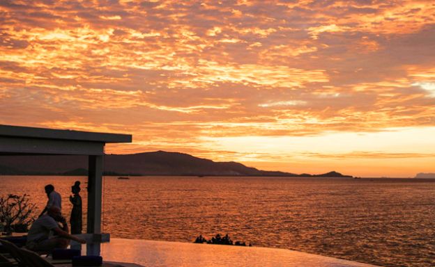 Fabulous Beachfront Luxury Villa for Rent in Plai Laem