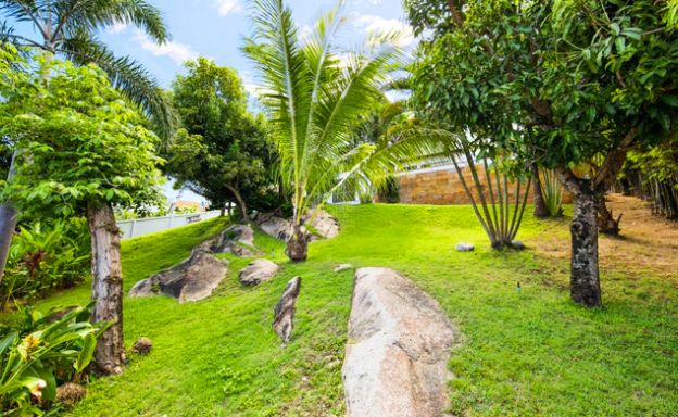 Spacious 4 Bed Luxury Sea View Villa in Choeng Mon