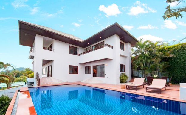Spacious 4 Bed Luxury Sea View Villa in Choeng Mon