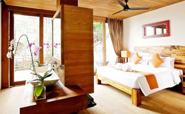 Luxury 5 Bedroom Beach Front Pool Villa in Lamai