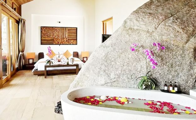 Luxury 5 Bedroom Beach Front Pool Villa in Lamai