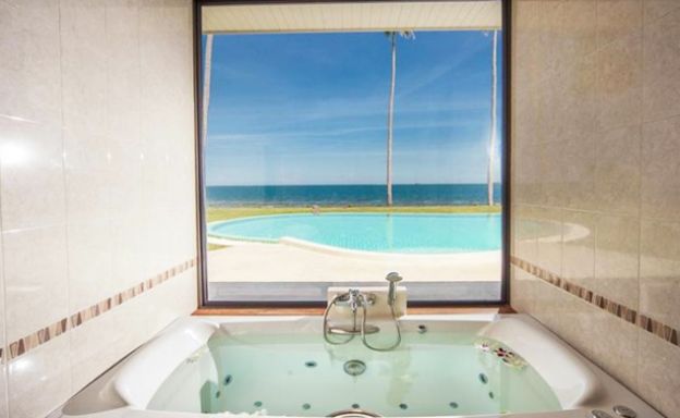 Serene 4 Bedroom Beachfront Luxury Villa in Laem Sor