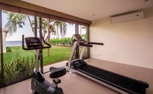 Serene 4 Bedroom Beachfront Luxury Villa in Laem Sor